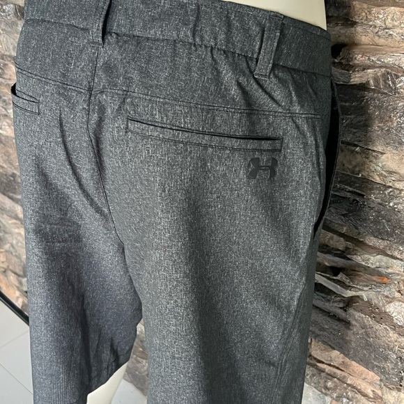 Under Armour Gray Flat Front Shorts Casual Comfort - Picture 4 of 8